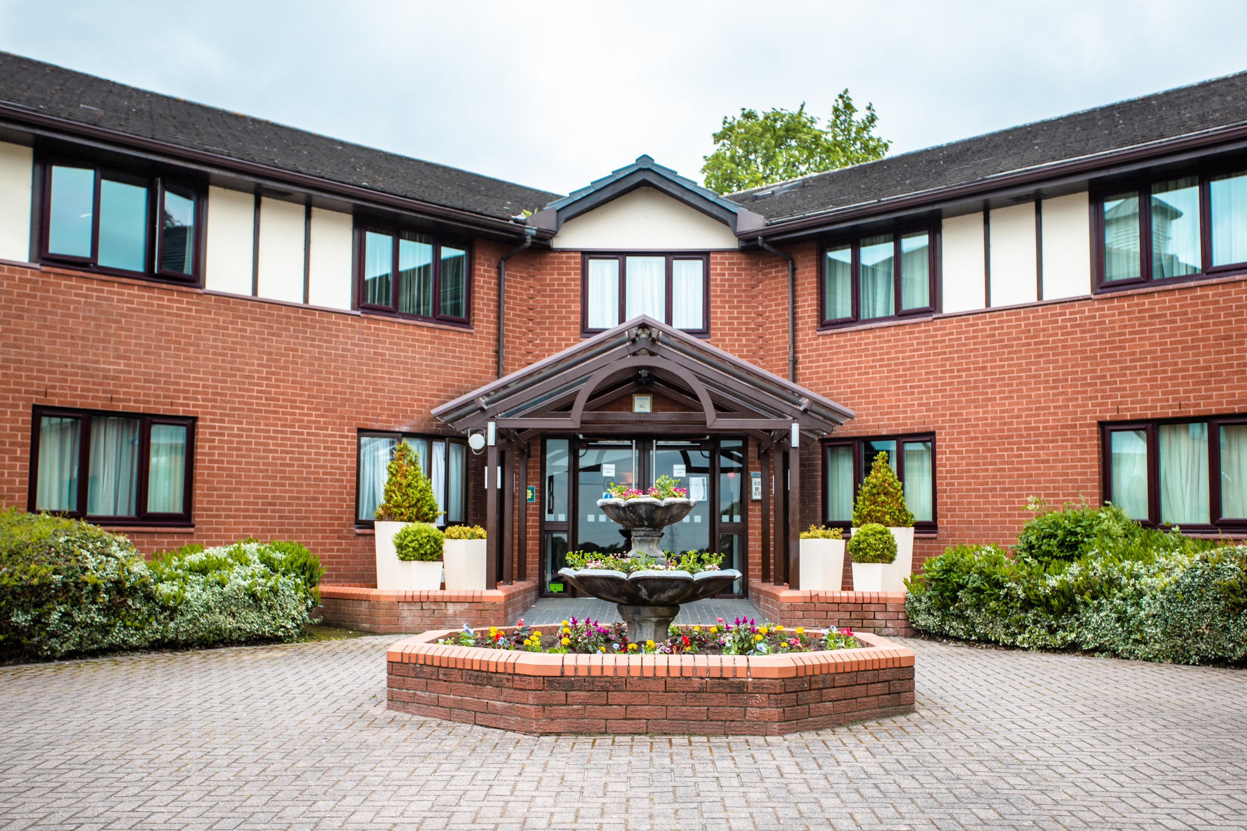 Отель A55 Chester West By Ihg 3*