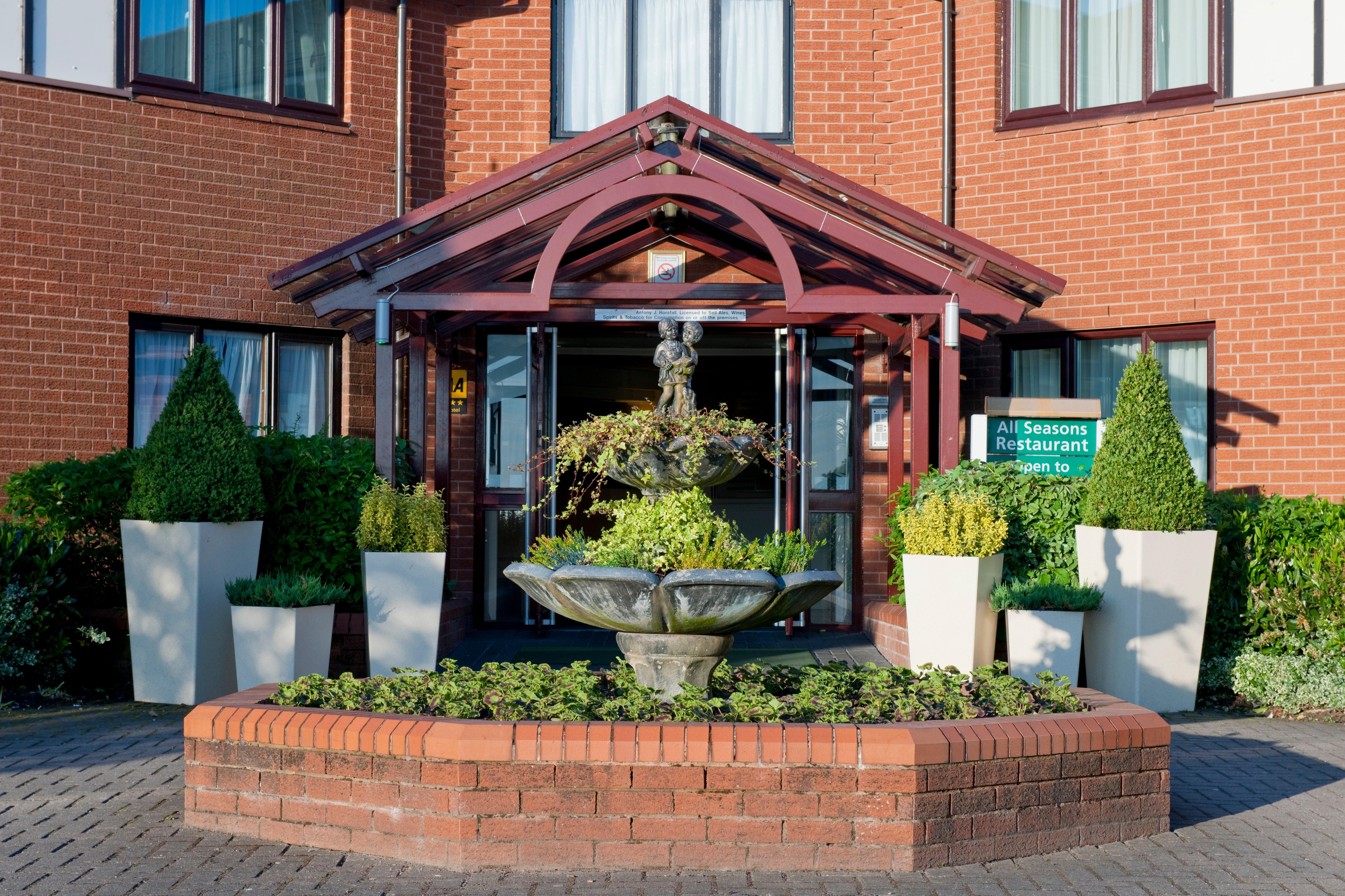 Отель A55 Chester West By Ihg 3*
