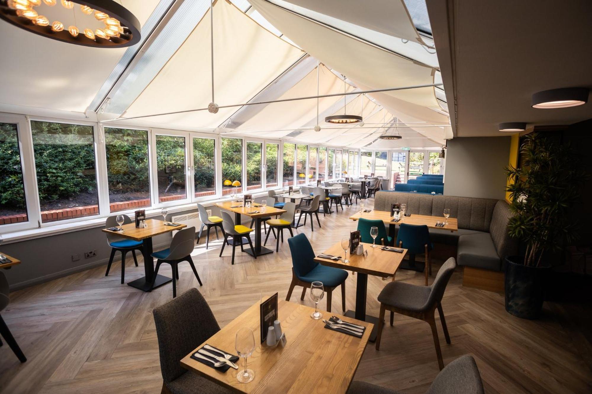 A55 Chester West By Ihg Отель 3*